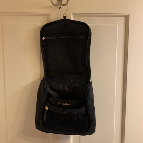 Victoria's Secret Hanging Toiletry Bag NWT - Picture 3 of 5